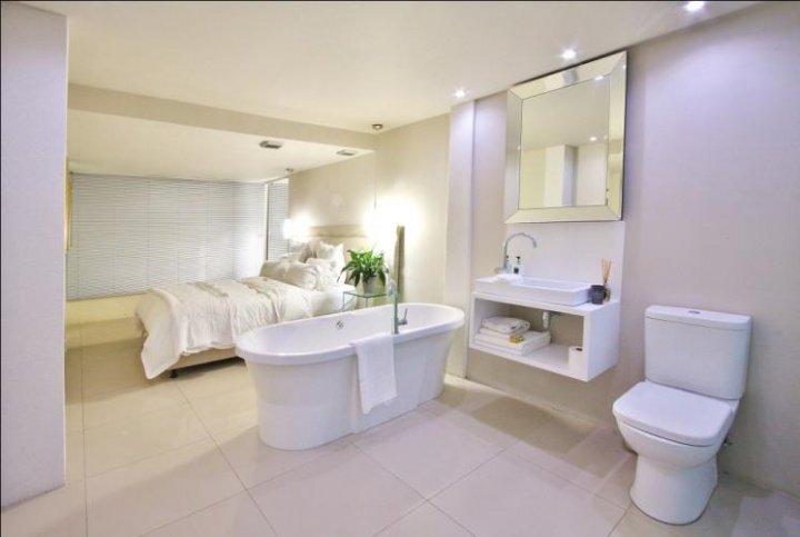 To Let 4 Bedroom Property for Rent in Clifton Western Cape